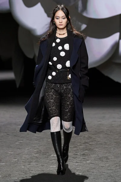 Look 11
